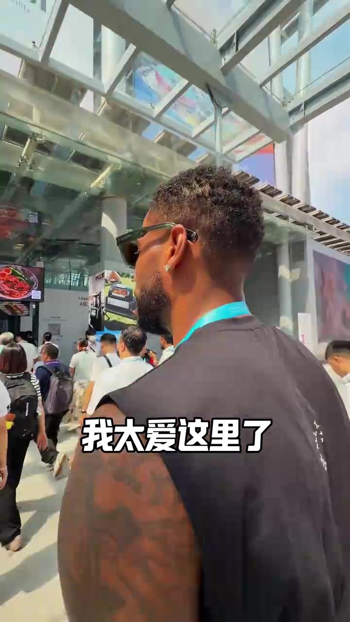 威姆斯逛广交会:我爱中国!中国真的太厉害了!